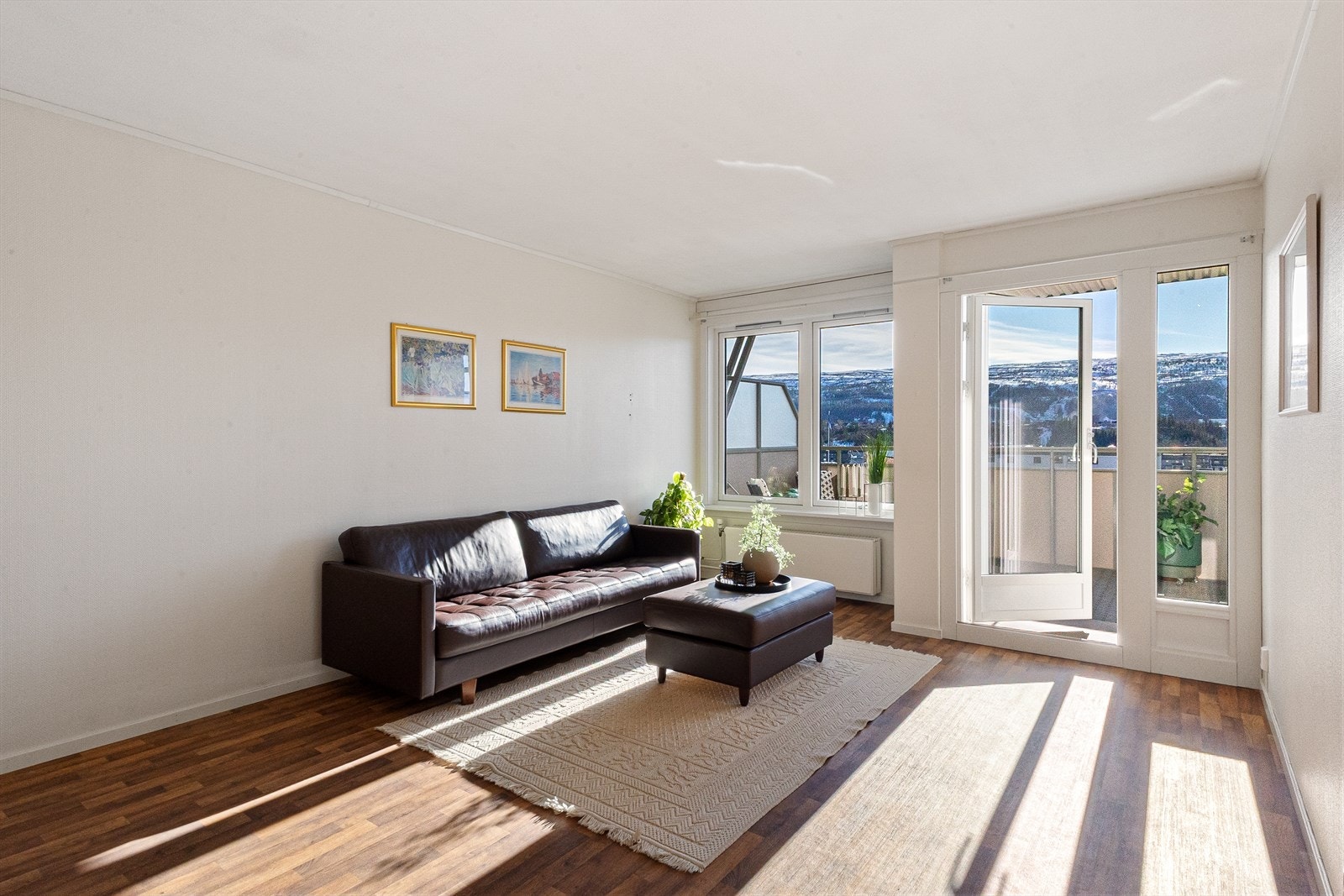 Terrassen er av god størrelse og er takoverbygd. Galleribilde