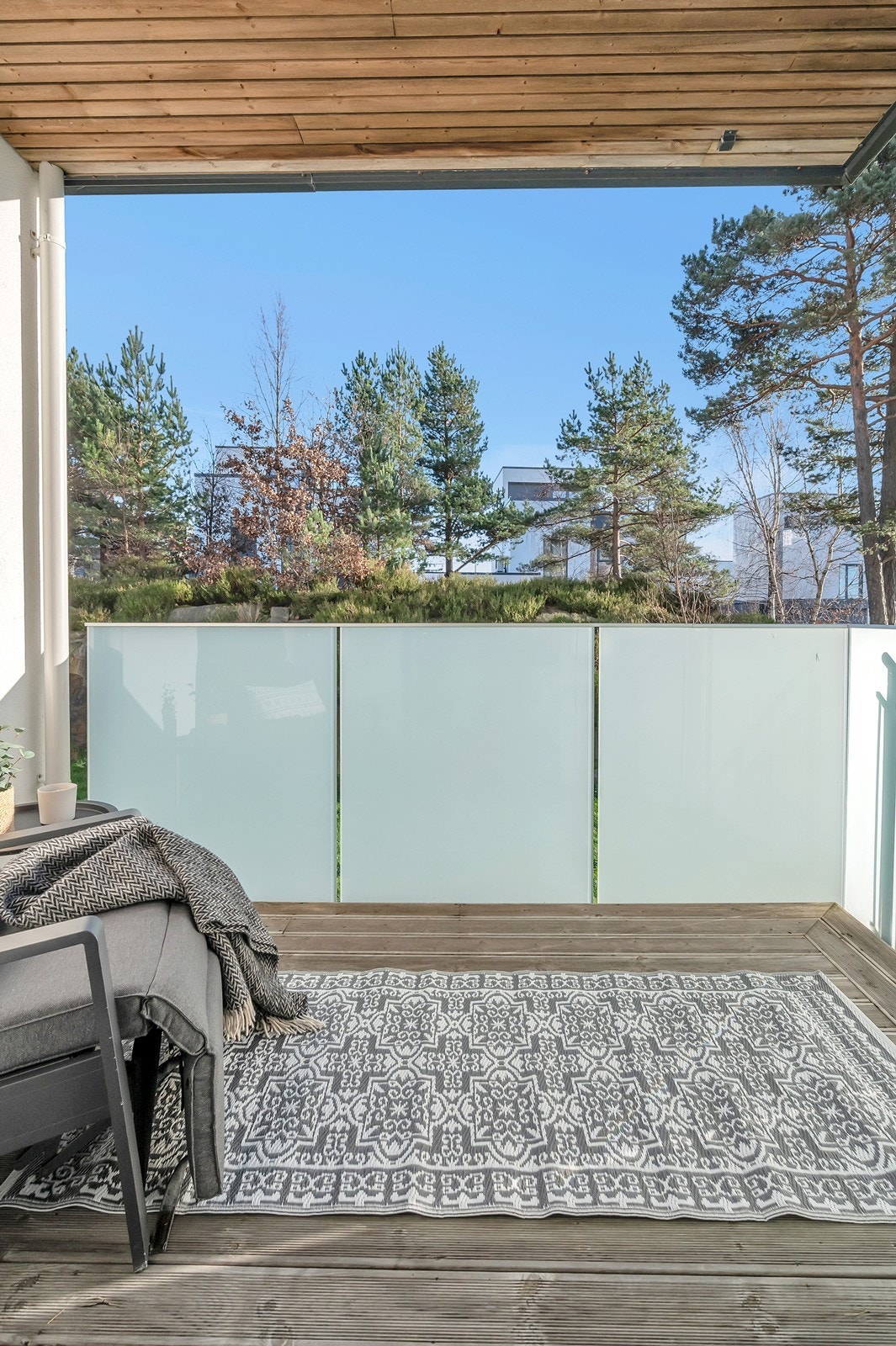 Fint grøntområde foran balkong ved soverommet Galleribilde