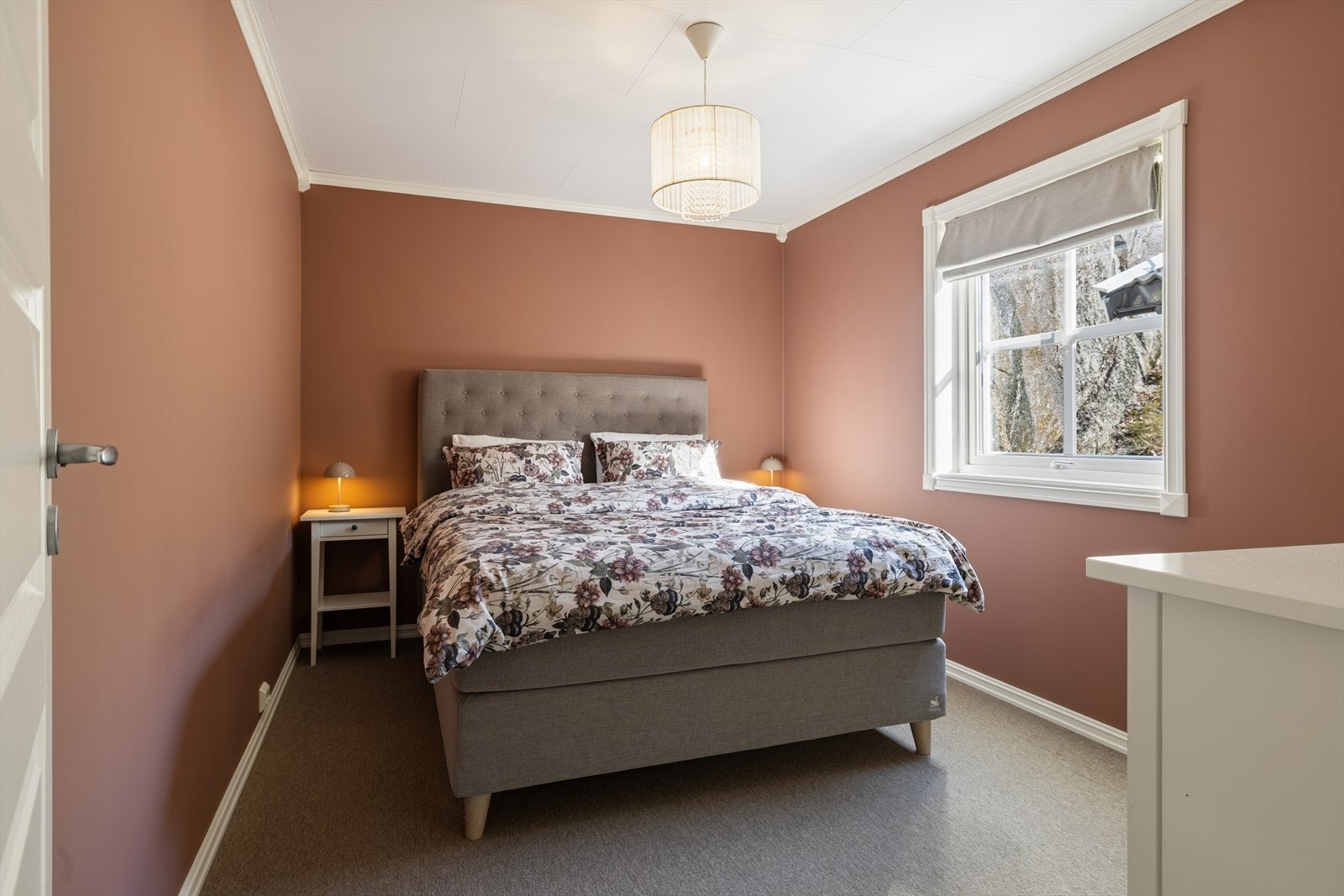 Hoved soverommet ligger i 1.etasje sammen med soverom 2. Galleribilde