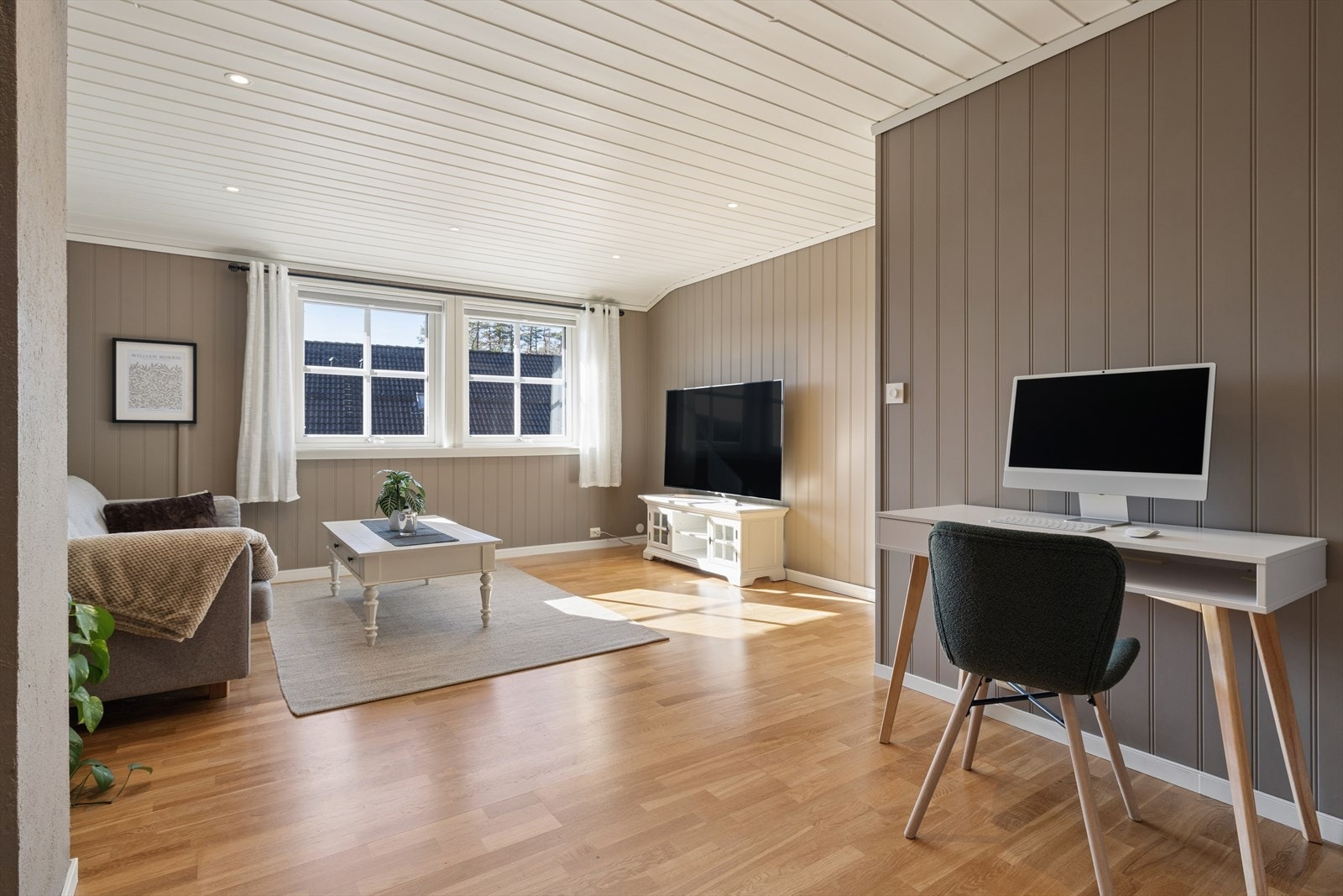 Den smarte kvistløsningen gir ekstra fleksibilitet og plass, og nye spotter med dimmer fra 2020 gir et behagelig lysbilde. Galleribilde