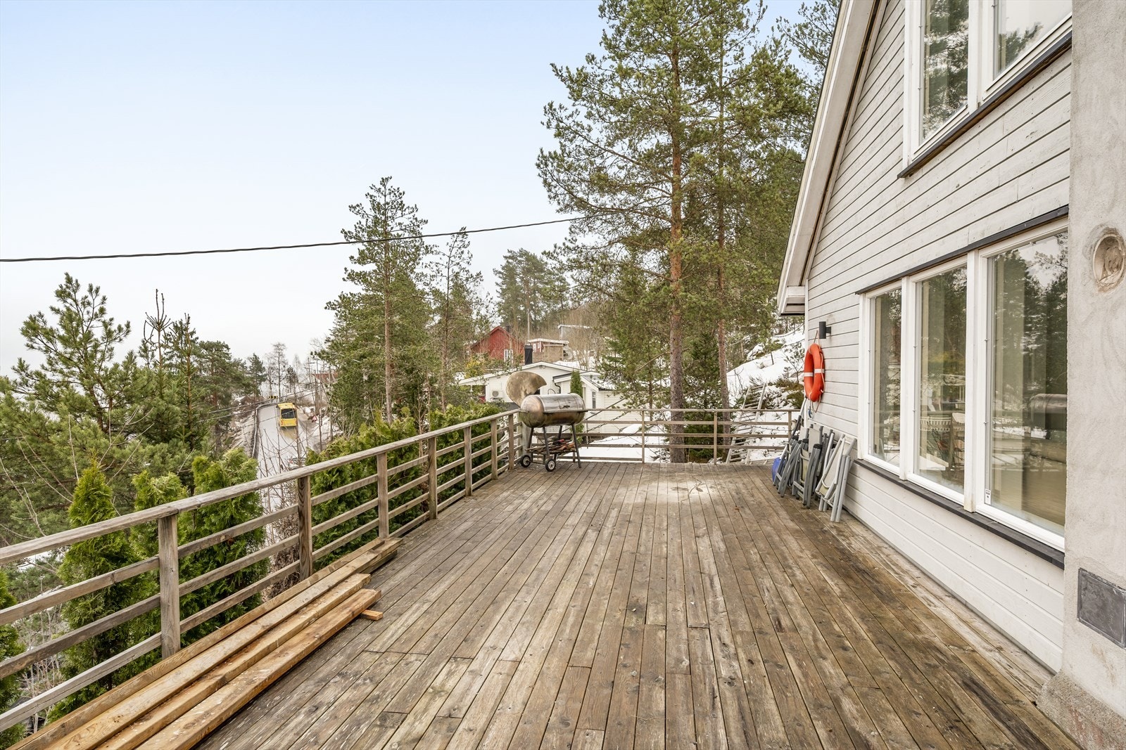 Her er det god plass til ulike terrassemøbler! Galleribilde