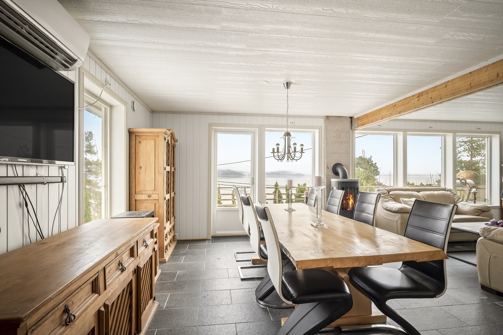 1. etasje har direkte utgang til boligens terrasse. Galleribilde
