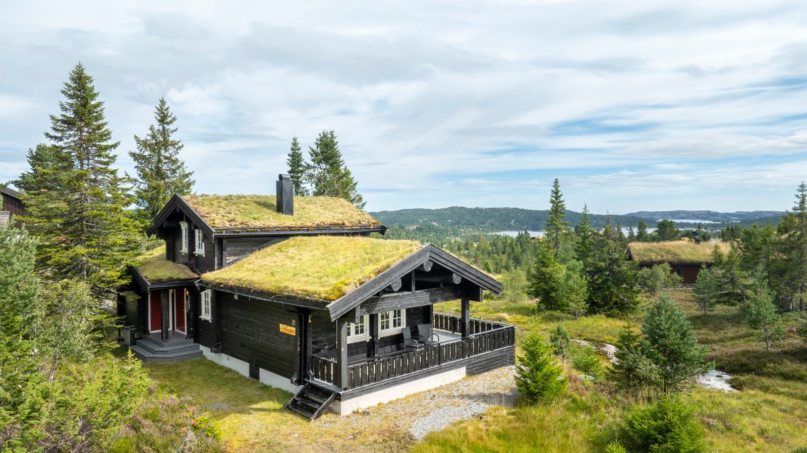 Stedet er egnet til gode familieopplevelser og rekreasjon både vinter og sommer. Her finner du store turområder på skogsstier, på svaberg oppe på fjellet og langs flotte fjellvann med bade- og fiskemuligheter med bl.a. Sylvtjønn. Galleribilde