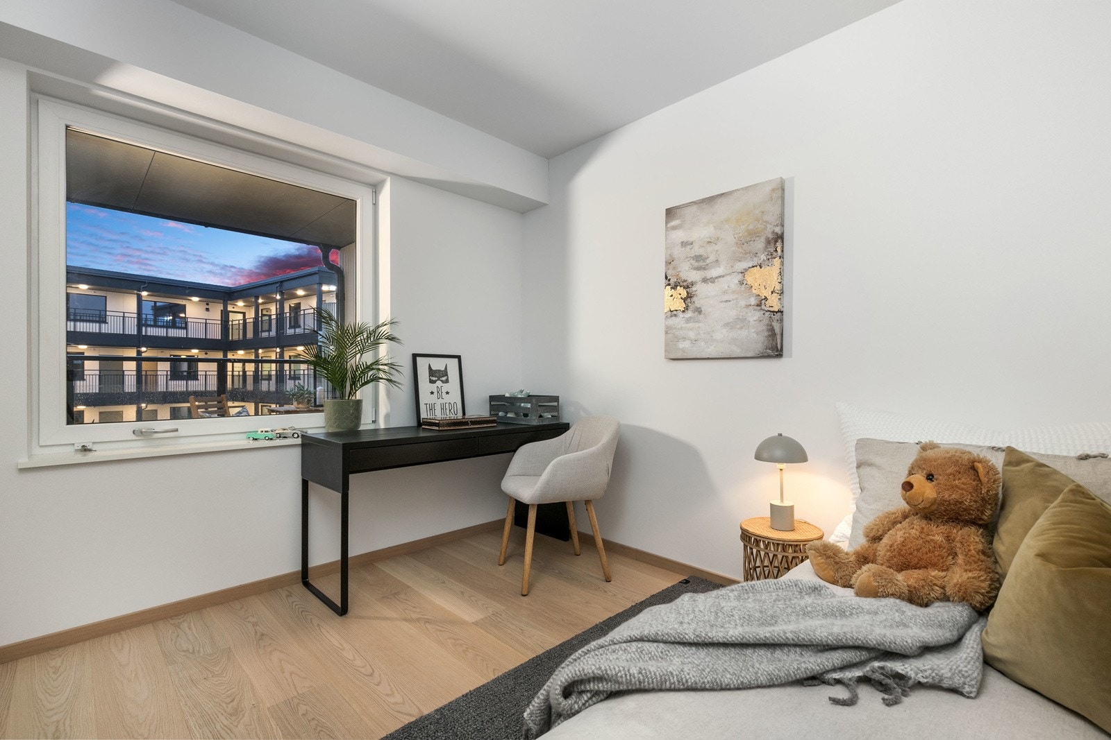 Lyst og trivelig soverom Galleribilde