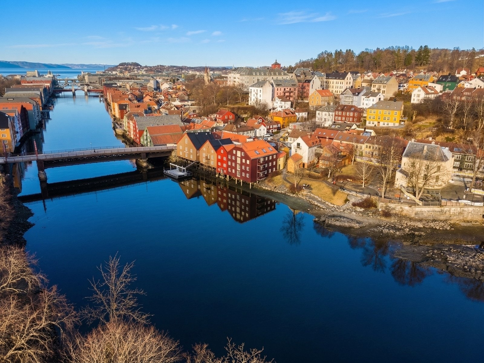 Her kan du nyte fine søndagsturer gjennom Bakklandet og ta en pause på en av de hyggelige kafeene langs Nidelven. Galleribilde