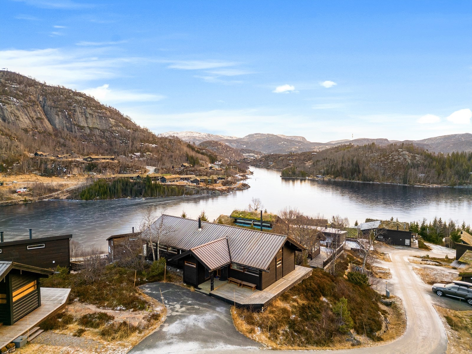 I tillegg har man rask tilgang til Forsbergløypen og øvrig løypenett for langrenn videre oppover i Sirdal. Galleribilde
