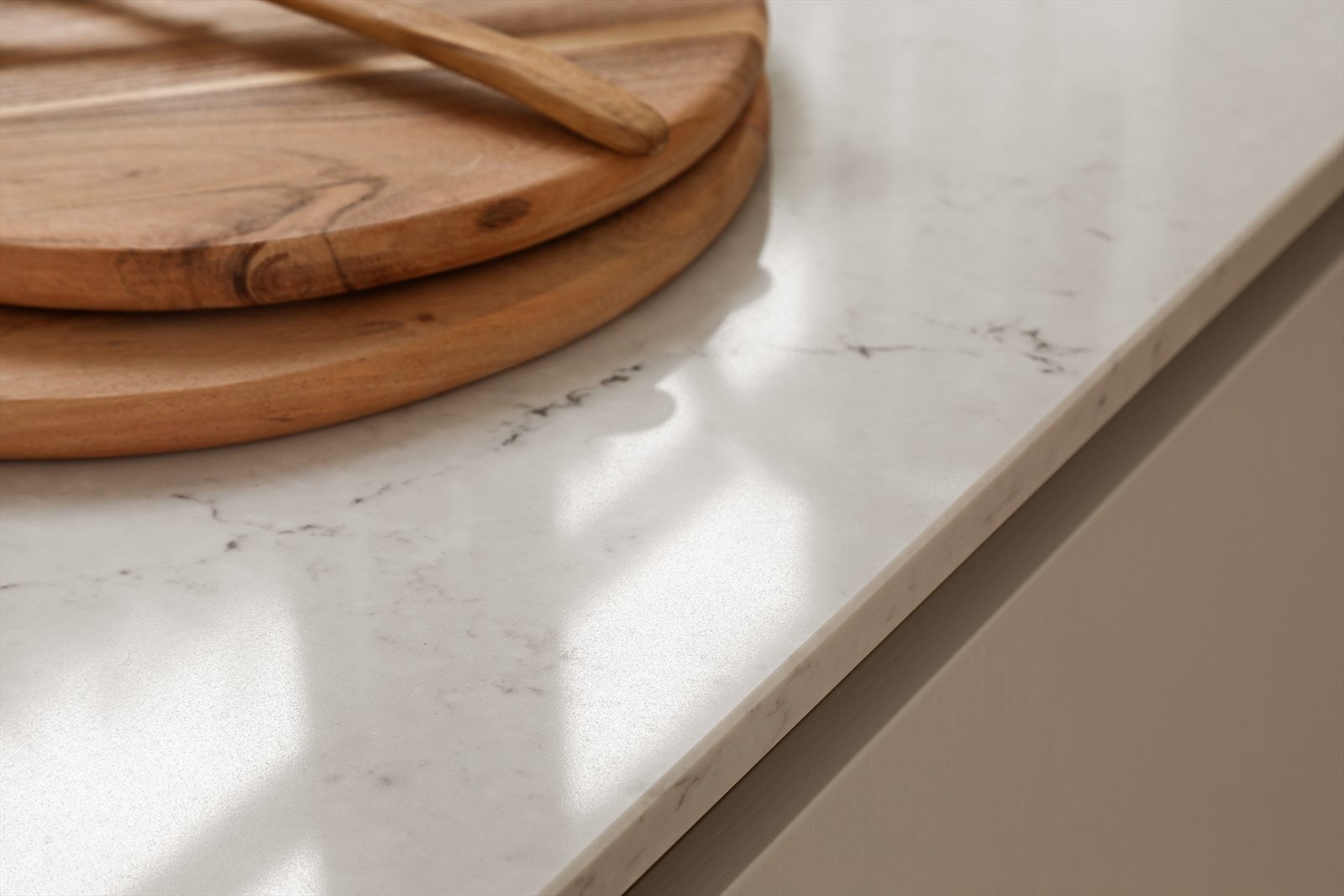 Leiligheten har gjennomførte detaljer og materialvalg av høy kvalitet. Galleribilde