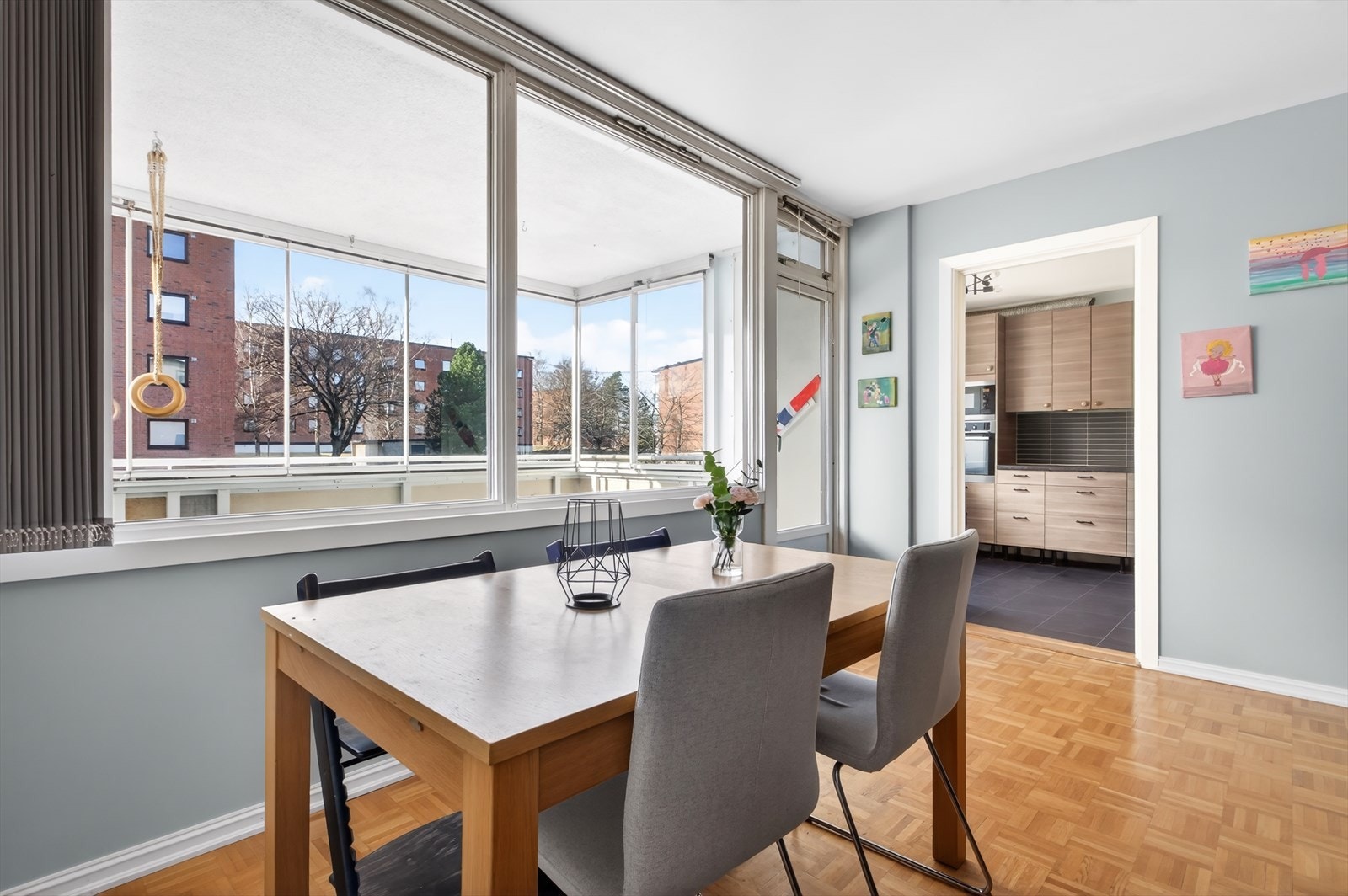 Her kan du invitere venner og familie til hyggelige middager! Galleribilde