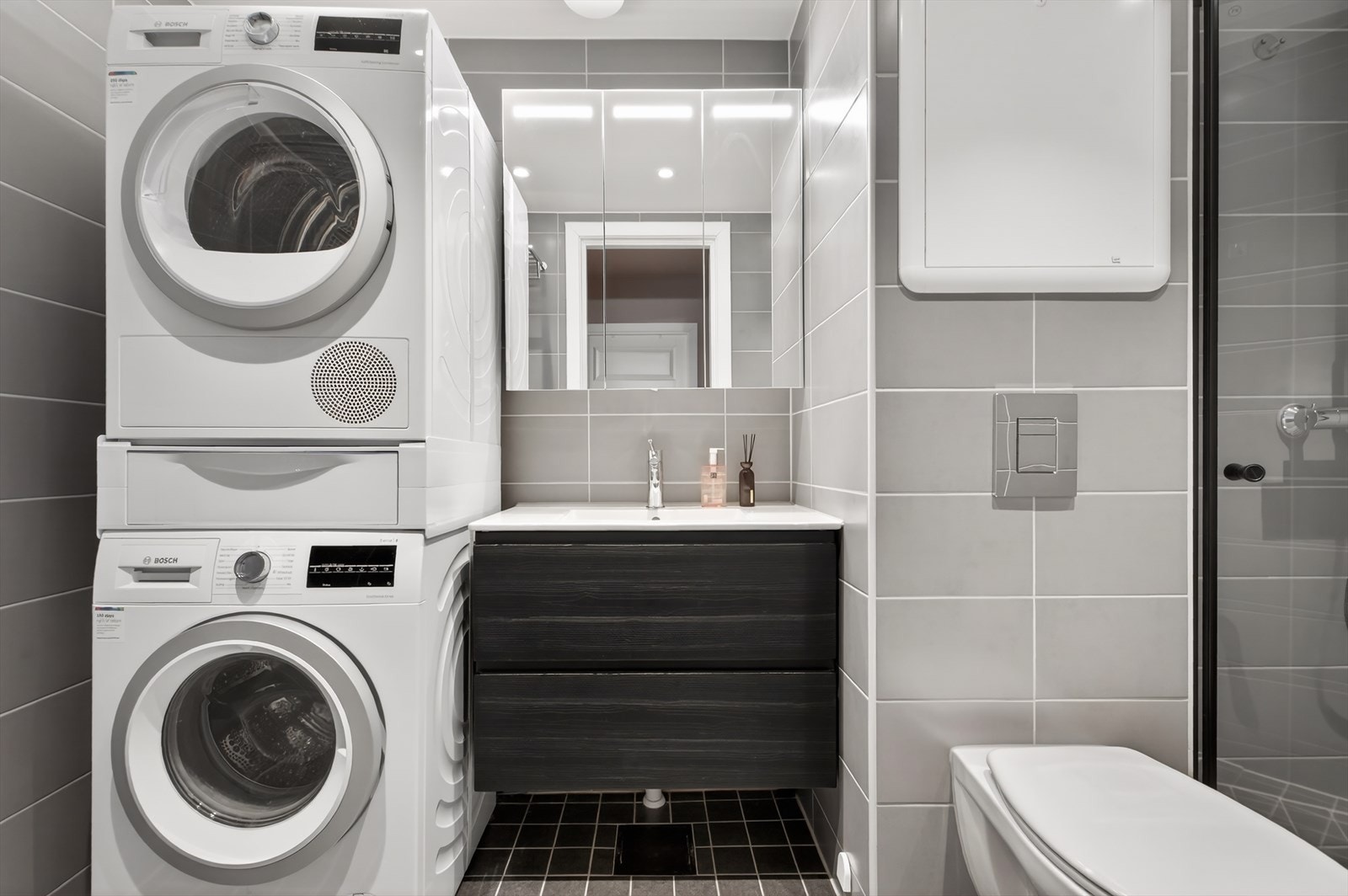 Lekkert bad som ble renovert i 2022 i regi av borettslaget. Galleribilde