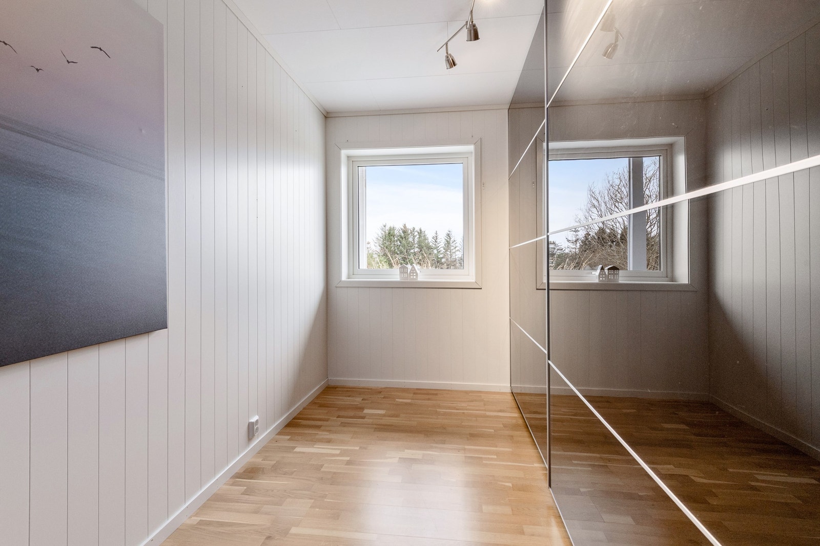 Soverom 2, ideelt som barnerom eller kontor. Rommet er oppmålt til ca 8m² Galleribilde