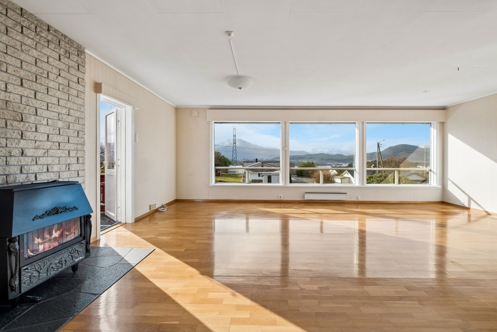 Stuen gir mange møbleringsmuligheter. Galleribilde