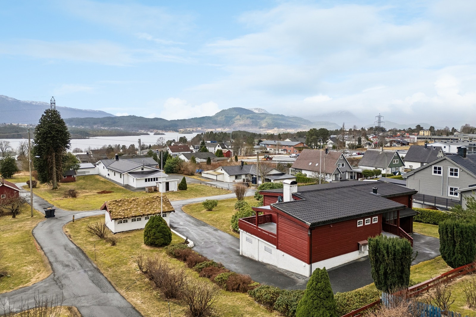 Boligen ligger i et rolig nabolag med beboere i alle aldre. Galleribilde