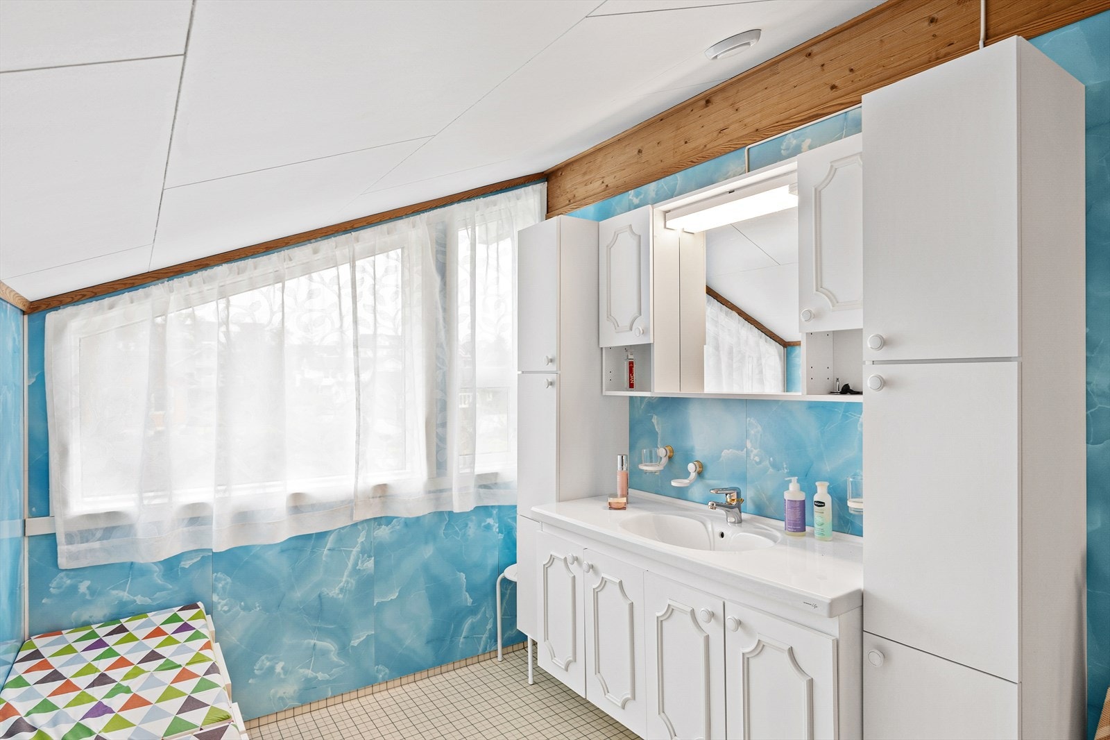 Bad i loftsetasjen Galleribilde