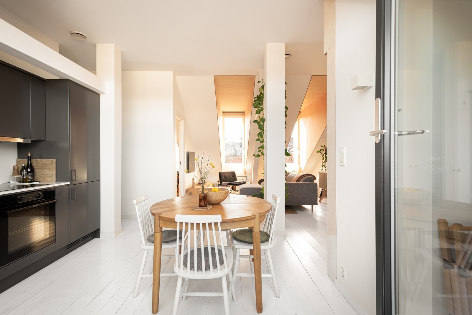 Loftsleiligheten har 58 kvm gulvareal - oppleves romslig! Galleribilde