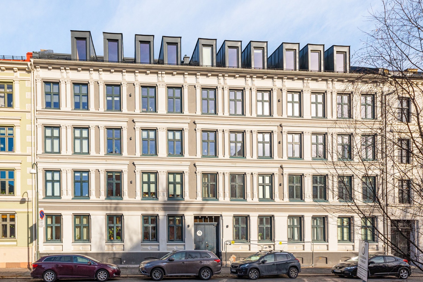 Nydelig klassisk bygård med lekker fasade. Galleribilde