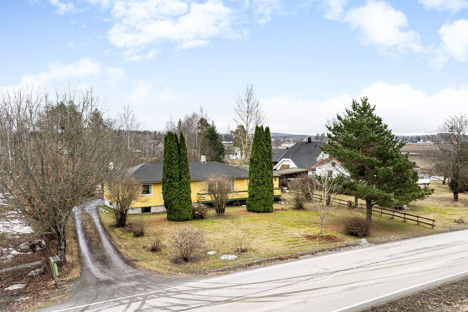 Boligen ligger i Stange, ca. 2,5 km fra Stange sentrum. Galleribilde