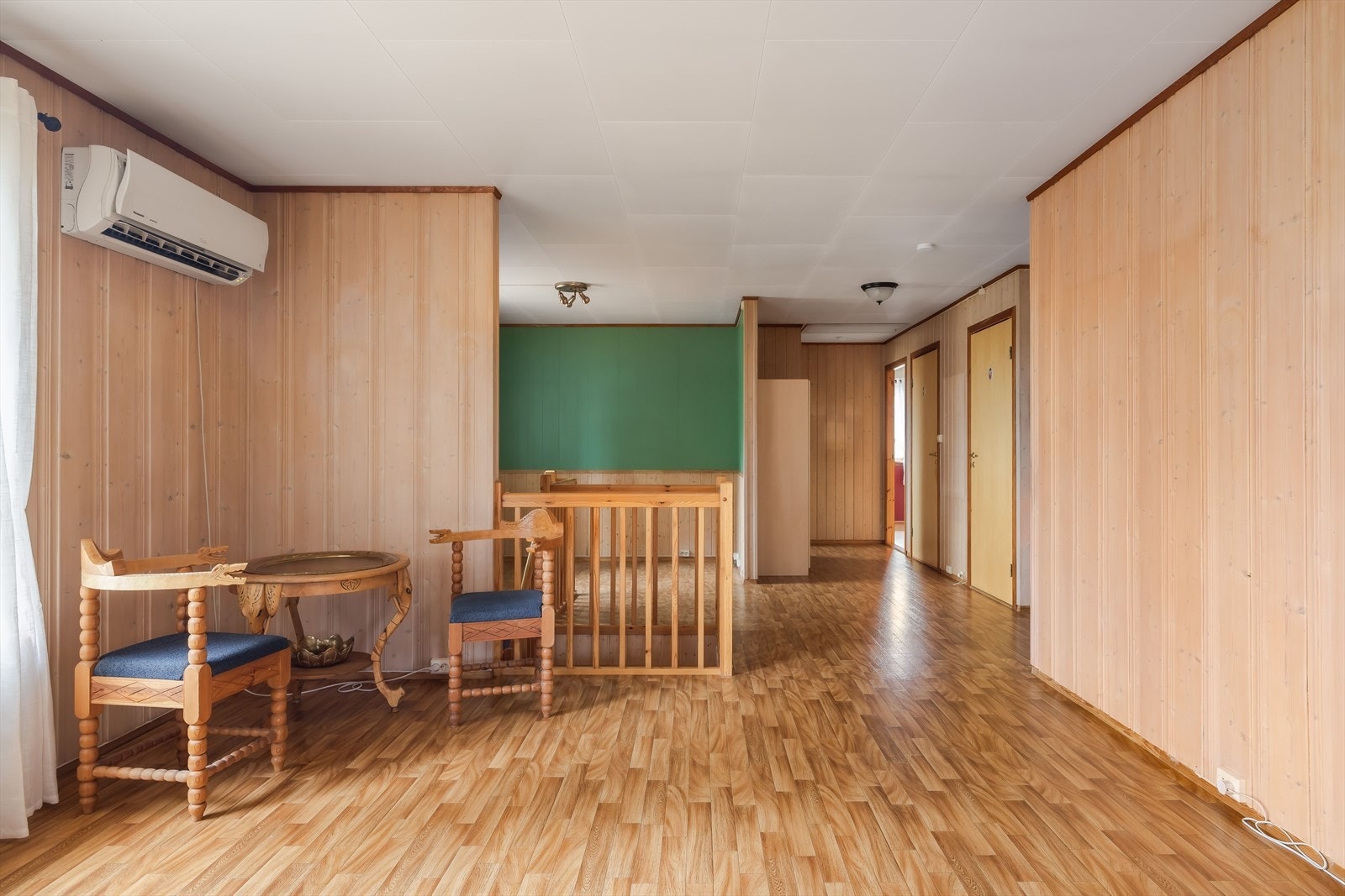 I stua er det montert varmepumpe. Galleribilde