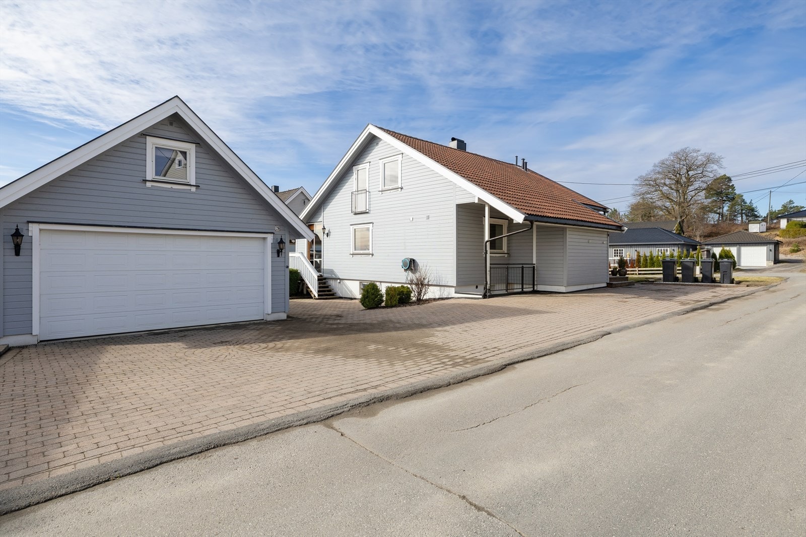 Velkommen til Stenholts vei 24! Presentert av Kenneth Stange v/DnB eiendom Galleribilde