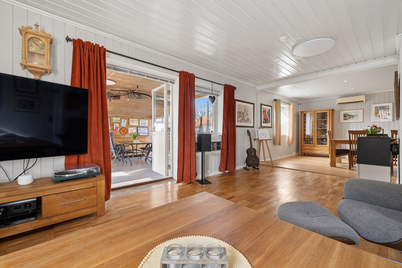 Fra stue har man adkomst til en herlig hagestue Galleribilde