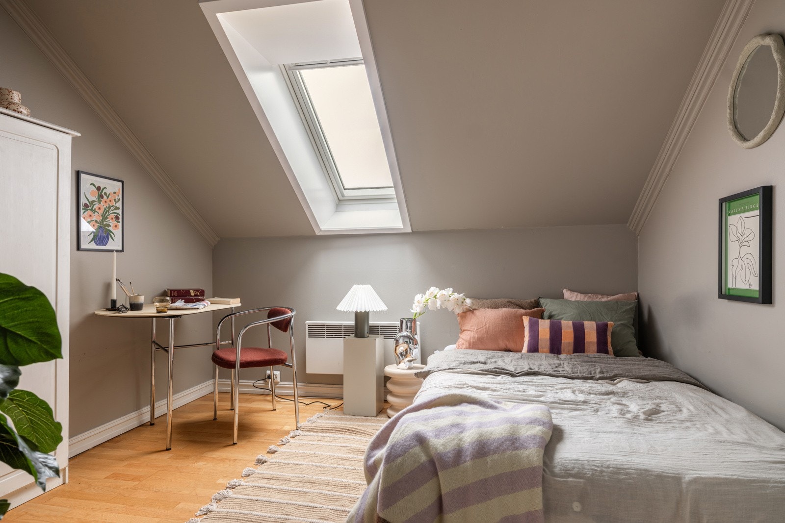 Soverom 3 er også av god størrelse med plass til både seng, kontorpult og garderobe. Galleribilde