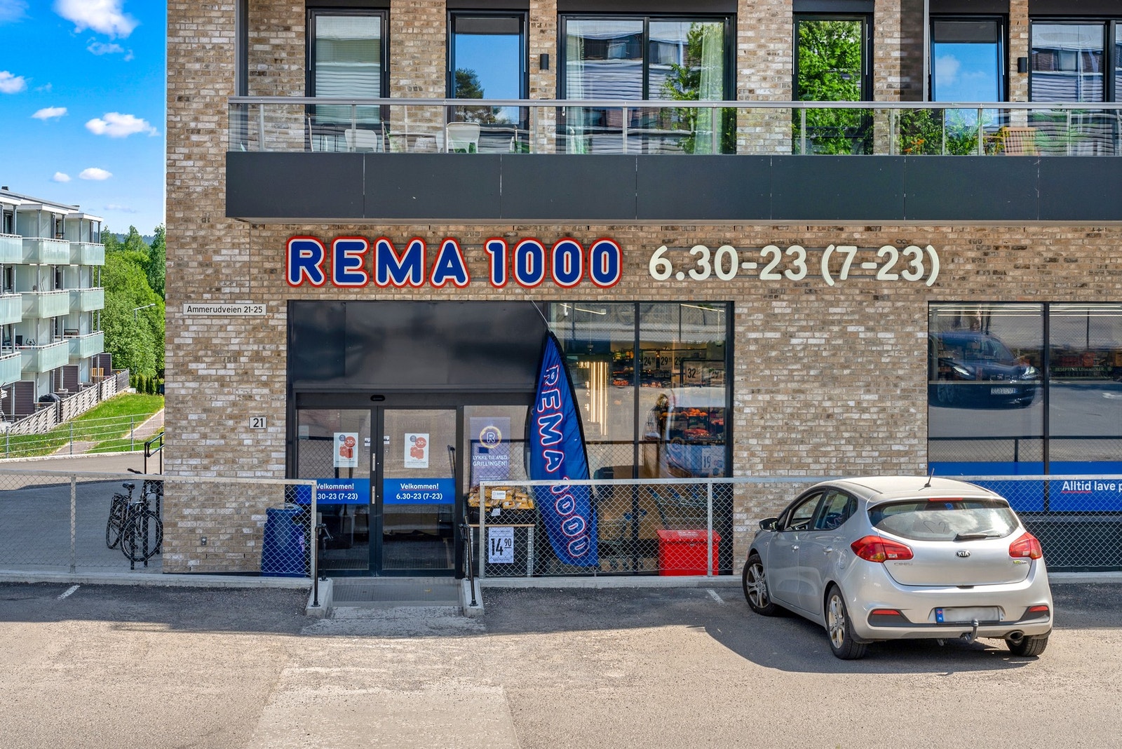 Det er flere matbutikker i nabolaget - Rema 1000 Galleribilde