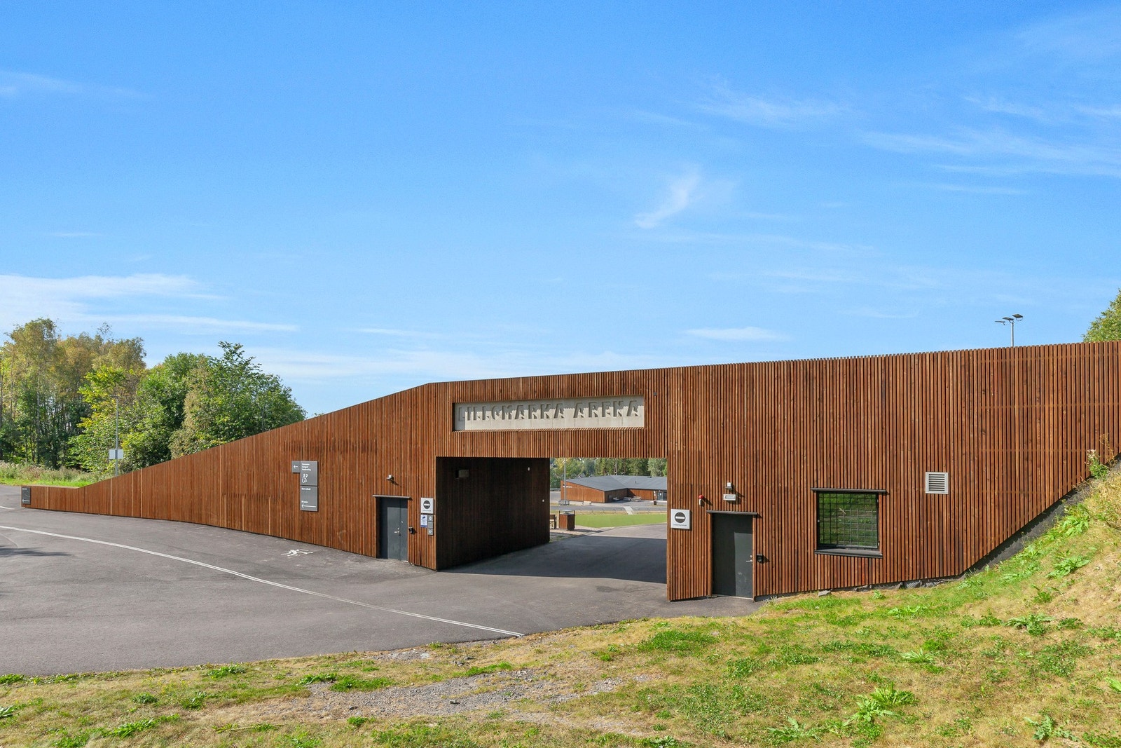 Lillomarka arena ligger i nærheten av leiligheten - med løypeanlegg, skiskytterstadion og rulleskiløype Galleribilde