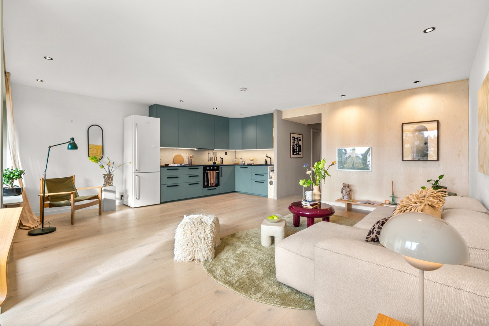 Et herlig allrom med åpen kjøkkenløsning Galleribilde