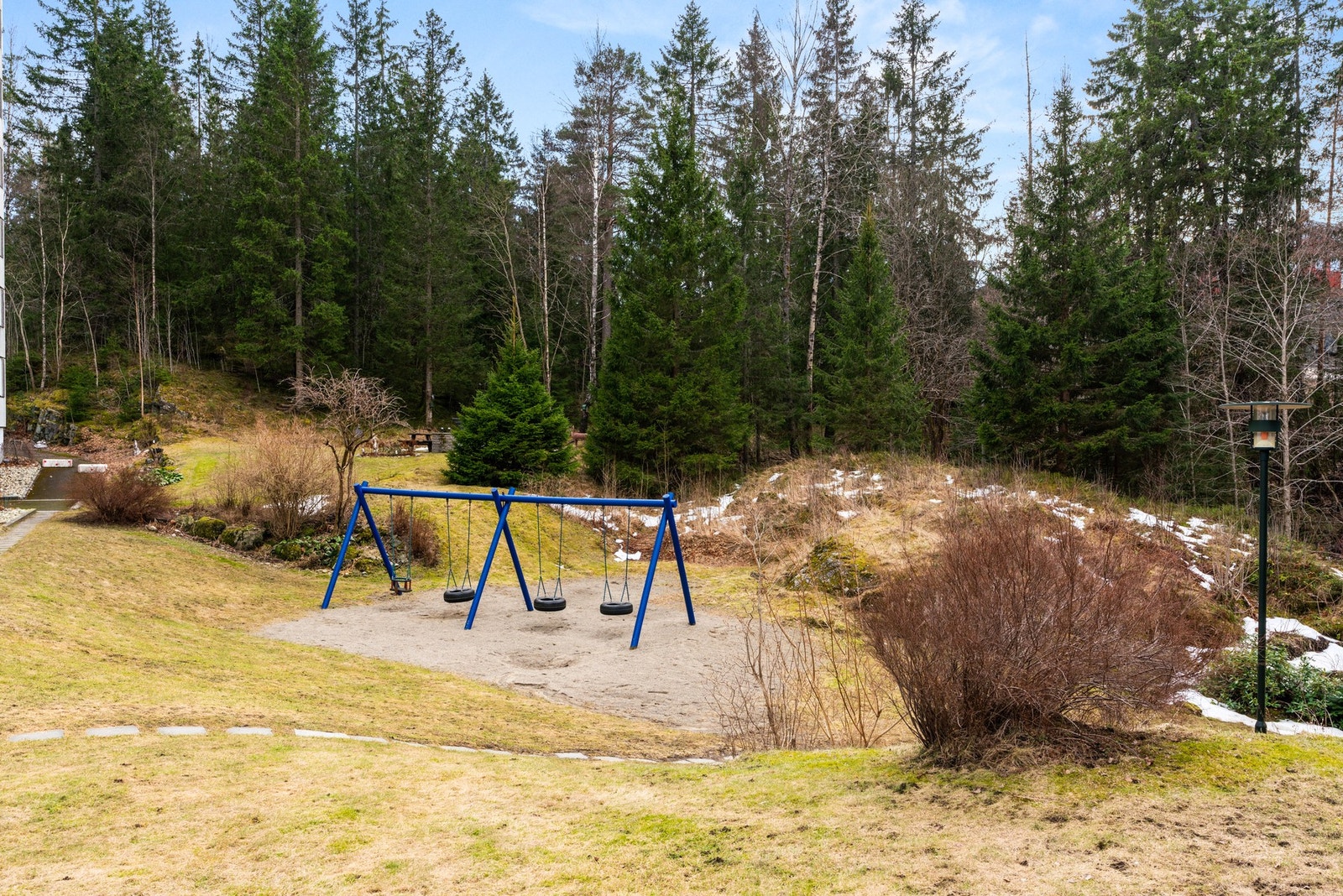 Her finner man sittegrupper, huskestativ m.m Galleribilde