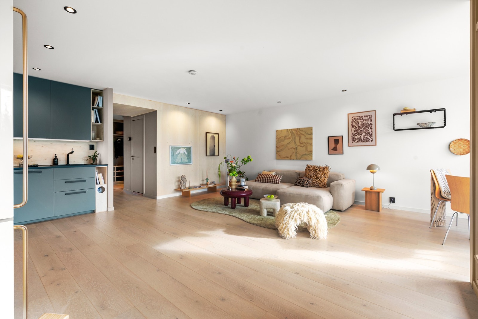 Store deler av leiligheten ble pusset opp i 2021/2022 Galleribilde