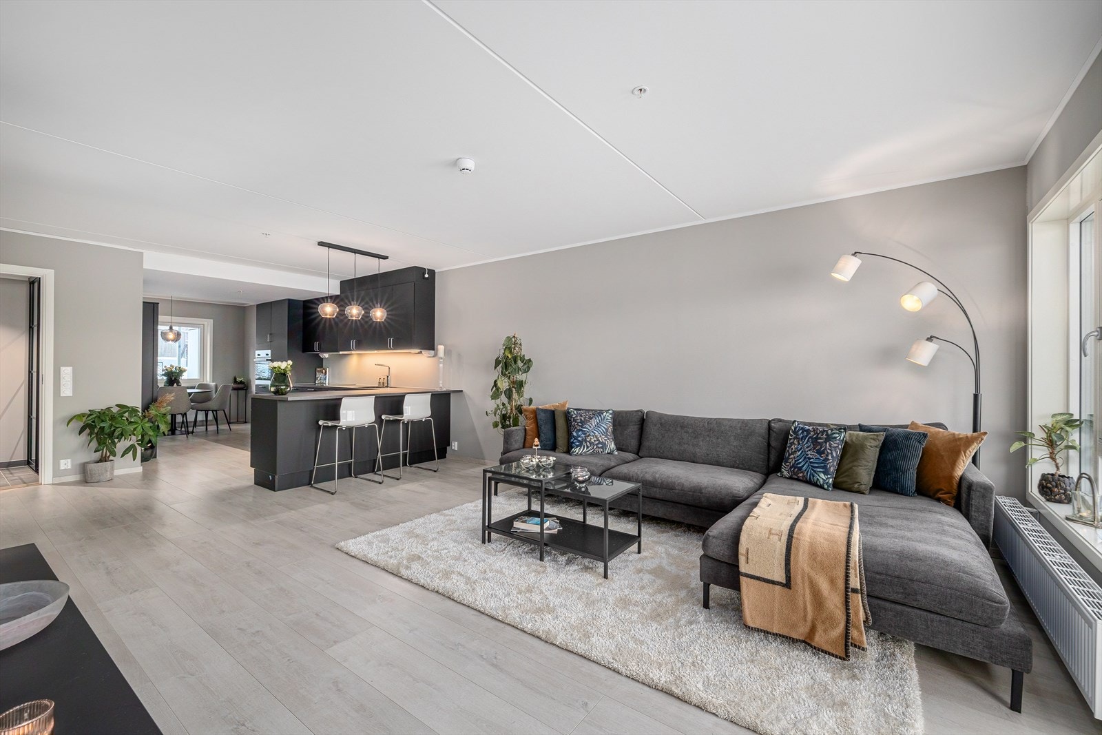 Den innvendige standarden bærer preg av god materialbruk, god teknisk standard og funksjonelle løsninger. Galleribilde