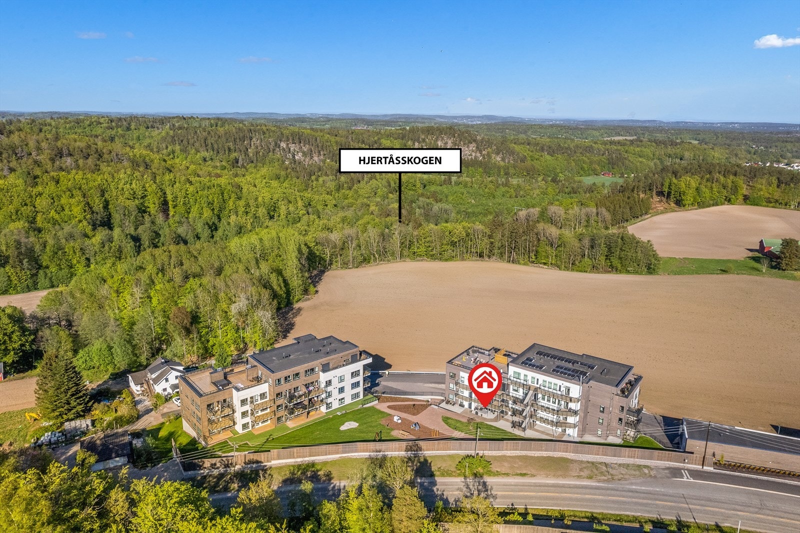 Fra toppen av Hjertås kan du nyte en panoramautsikt som spenner over Sandefjord og byens omgivelser. Her er det mulighet for uteaktiviteter sommer som vinter. Galleribilde