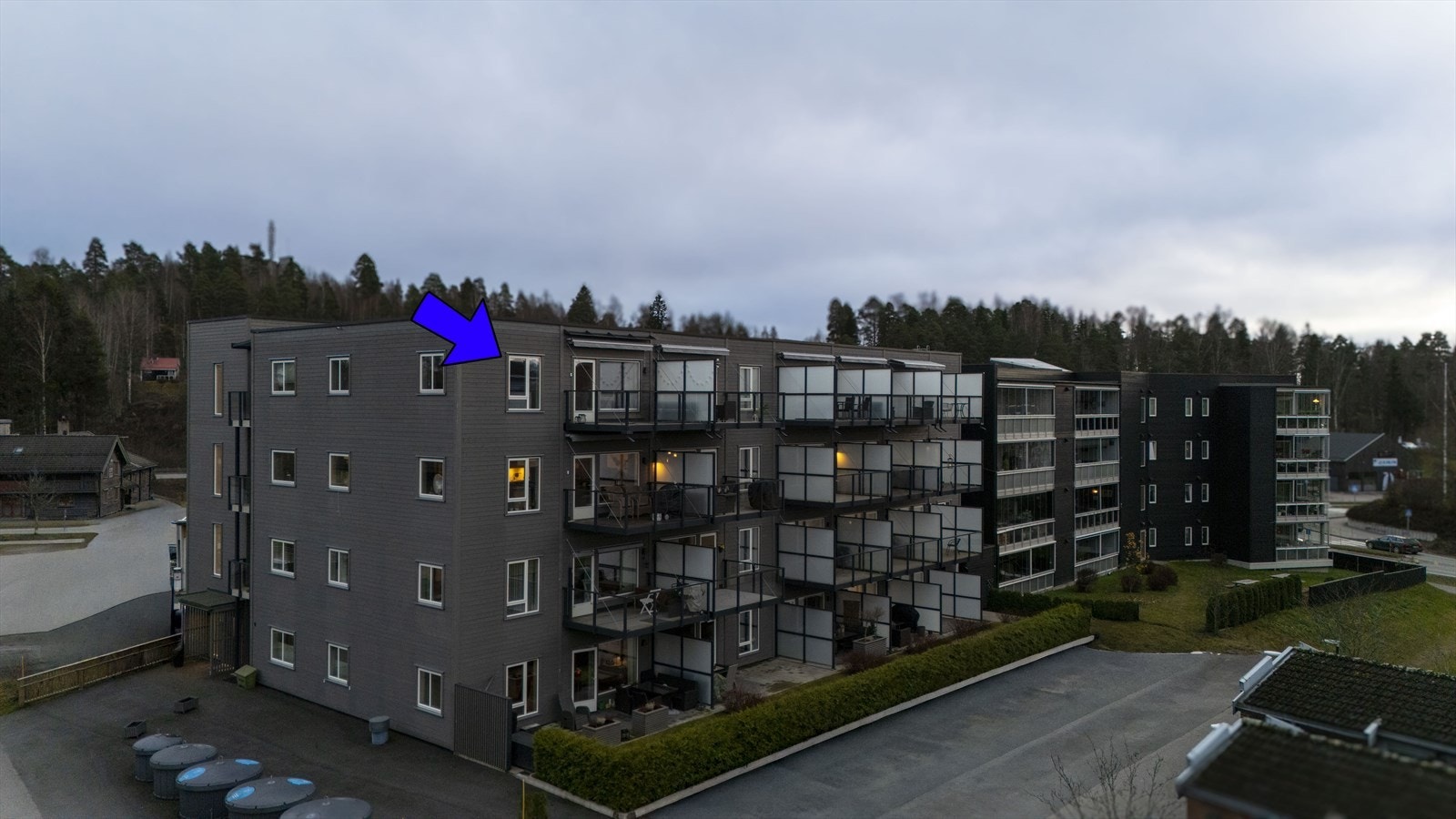 Leiligheten er endeleilighet og ligger i byggets øverste etasje. Galleribilde