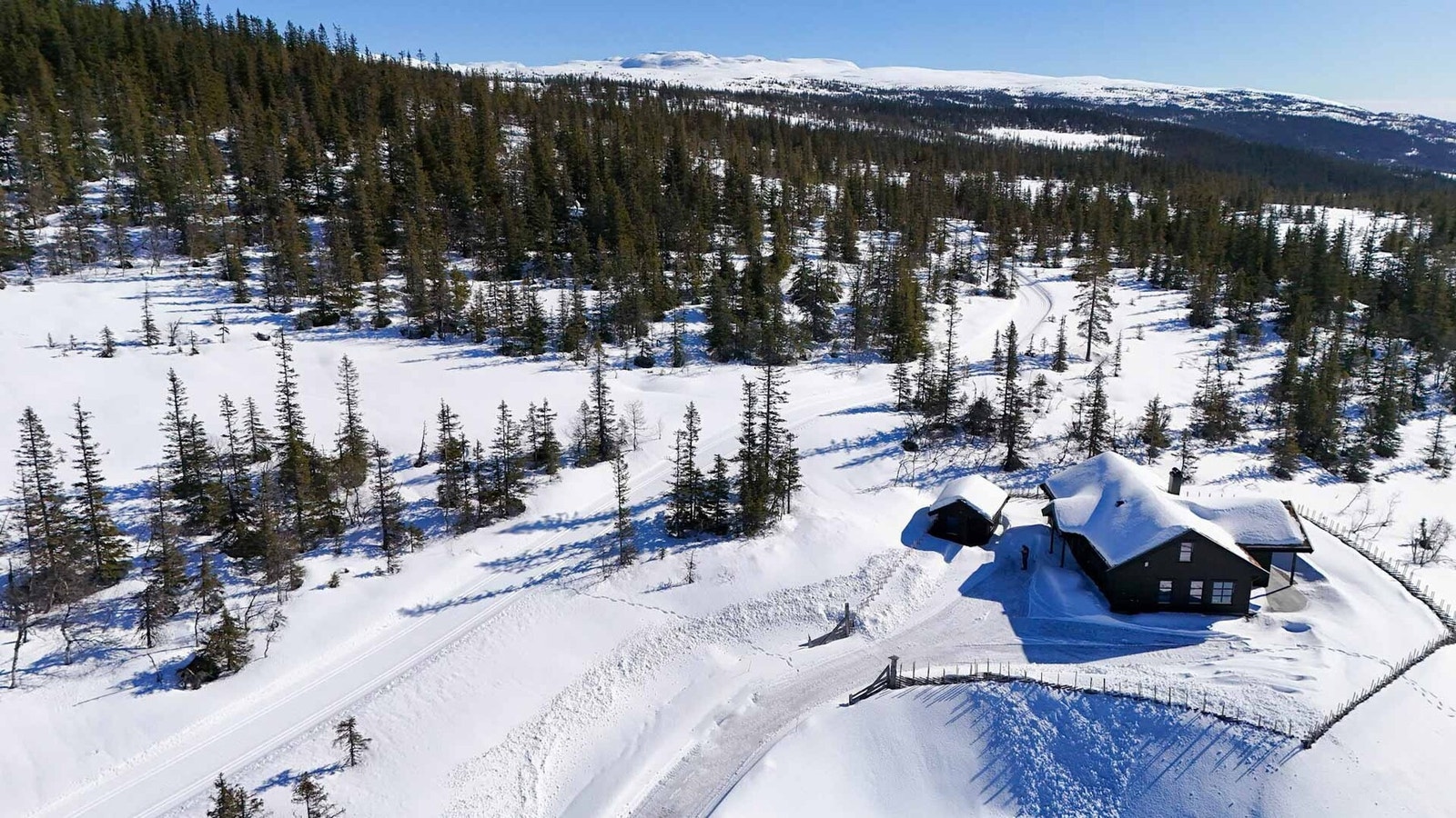 Skiløypene går videre innover mot fjellet Galleribilde