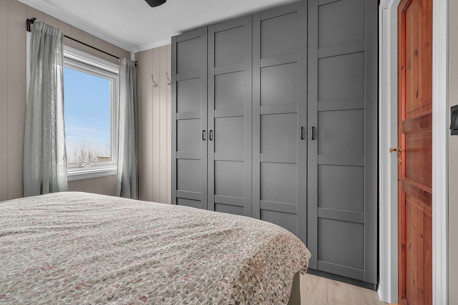 Soverom II - praktiske garderobeskap medfølger. Galleribilde