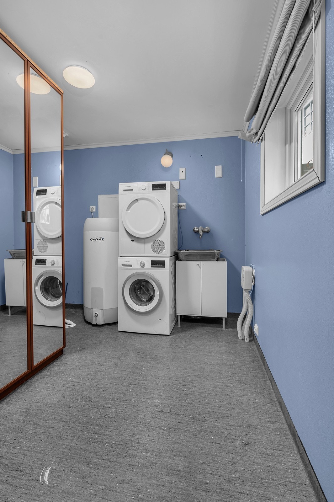 Her er det opplegg for vaskemaskin. Praktisk skap medfølger. Galleribilde