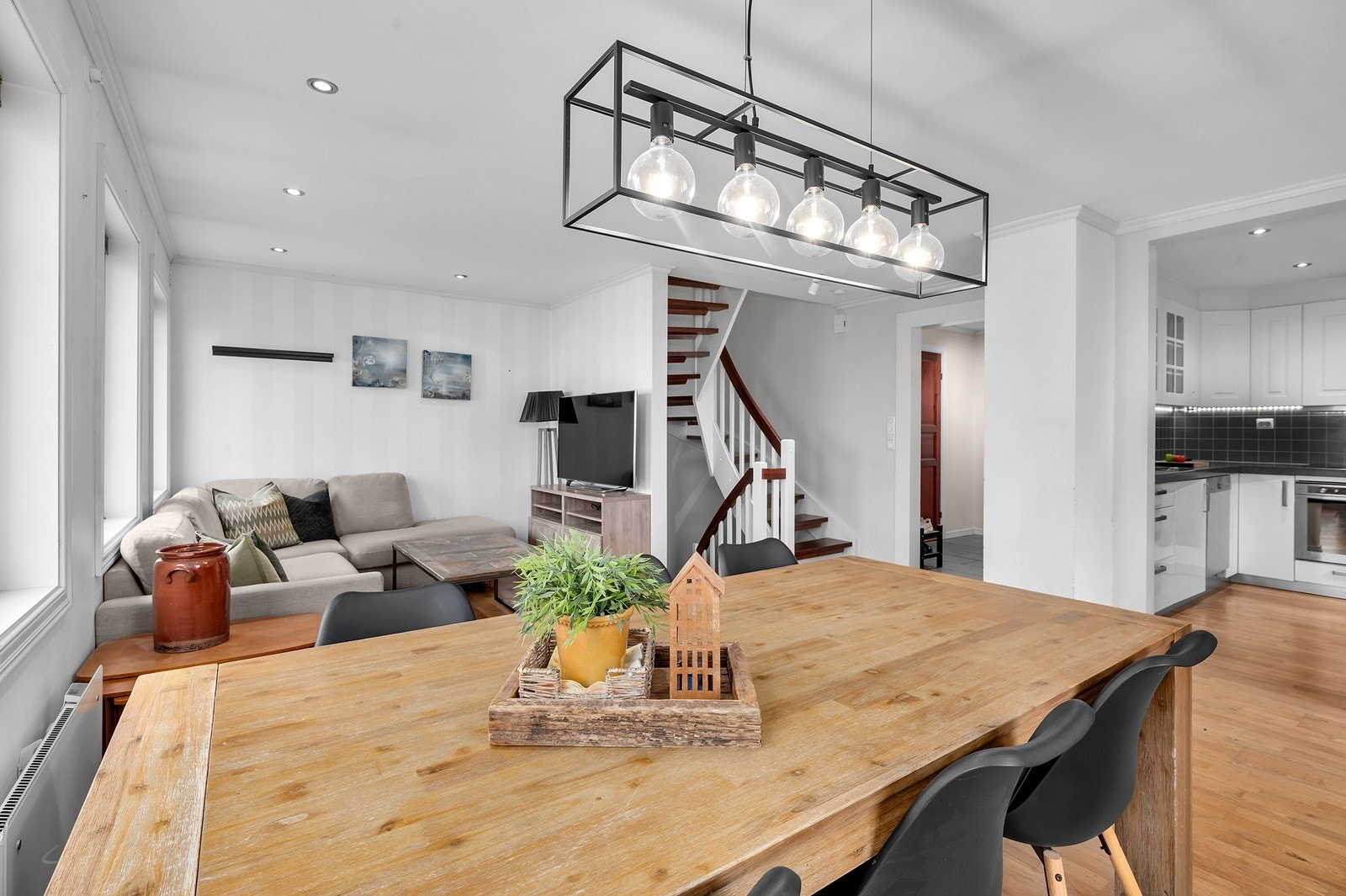 Som man ser så har boligen pipe og det er mulighet form å montere vedovn. Galleribilde