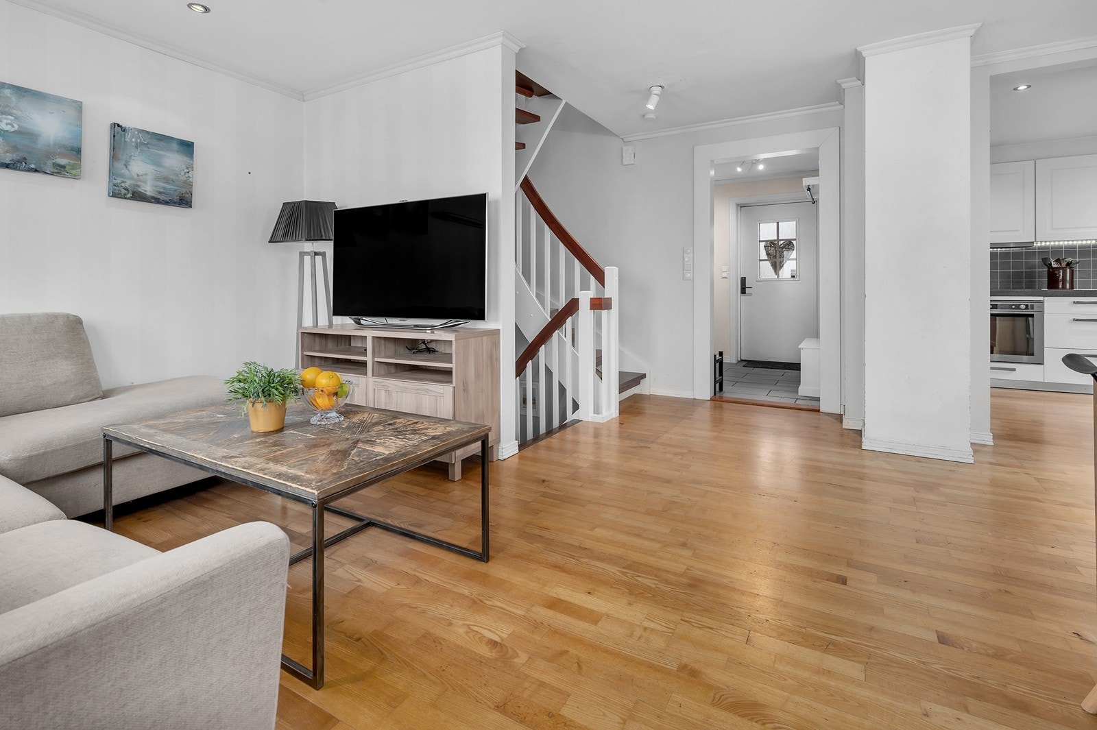 Fra entrèen kommer man inn til denne trivelige stuen. Galleribilde