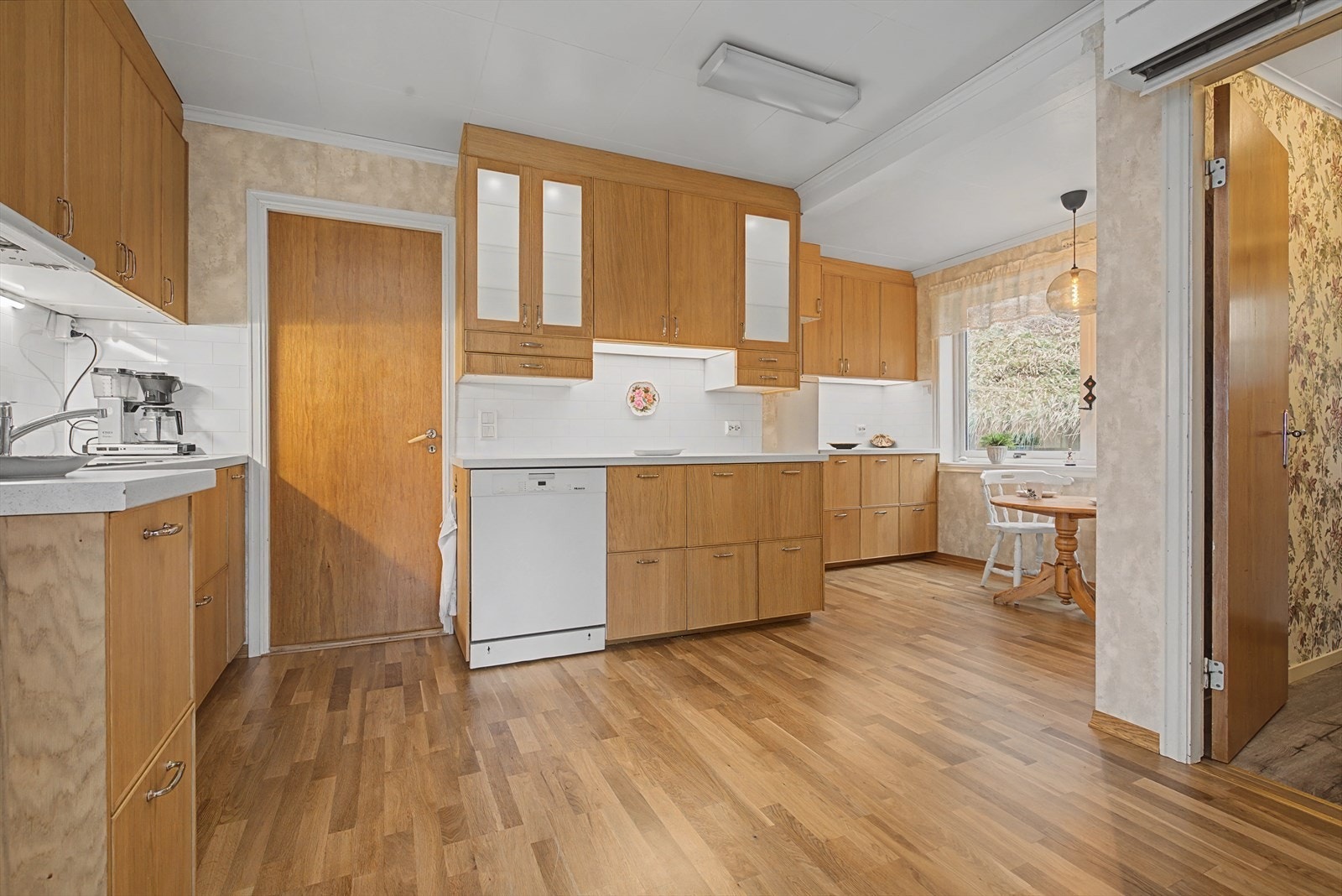 Godt med skapplass og benkeplass Galleribilde