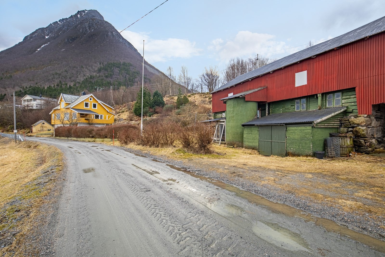 Eiendommen har også en seterhytte som følger handelen Galleribilde