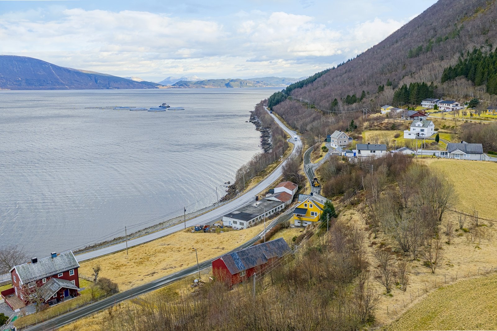Småbruk med en landlig beliggenhet, en liten kjøretur fra Ørsta Galleribilde