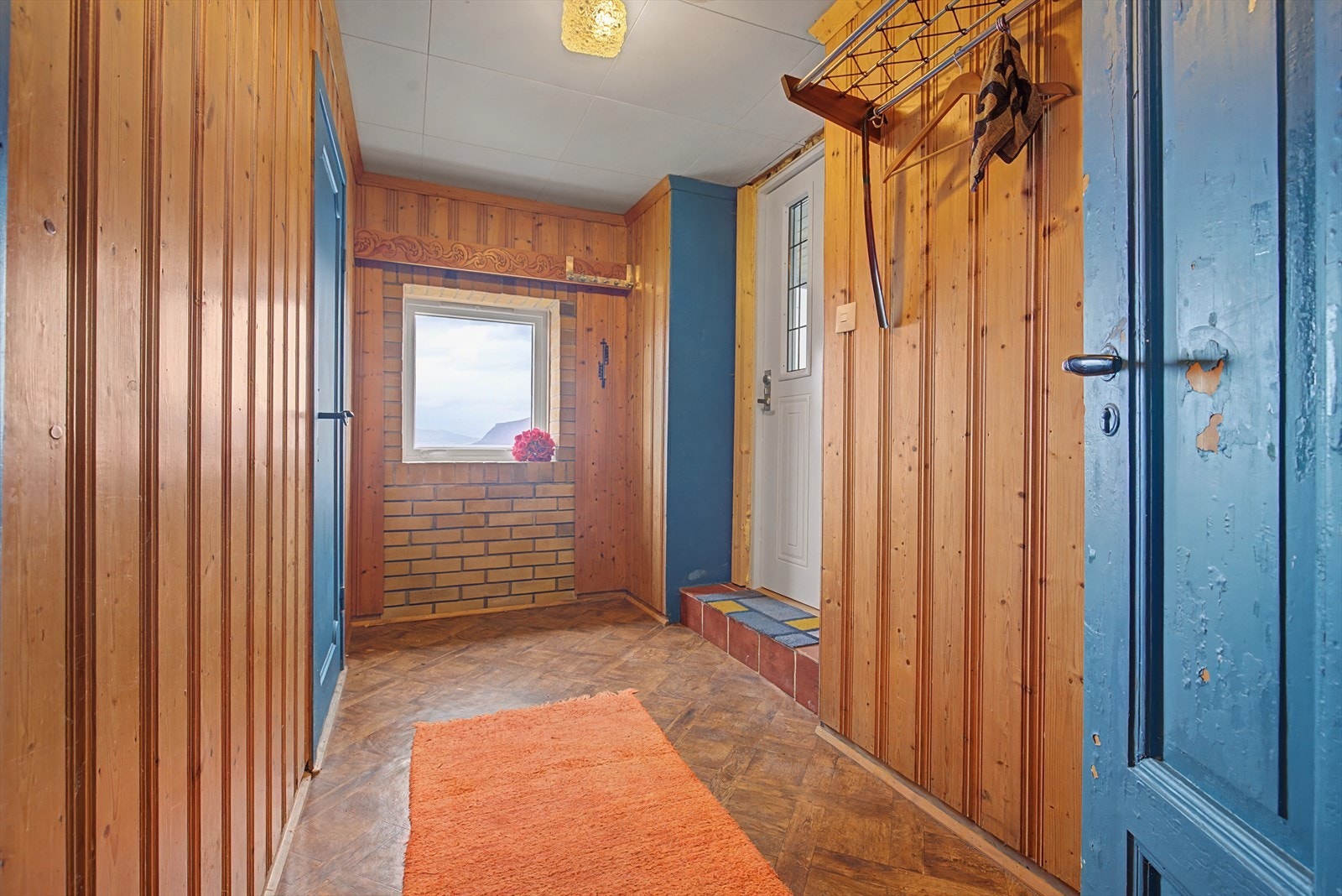 Inngangsparti kjeller Galleribilde