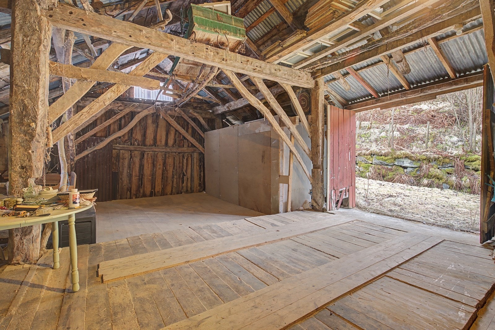 Romslig løde Galleribilde