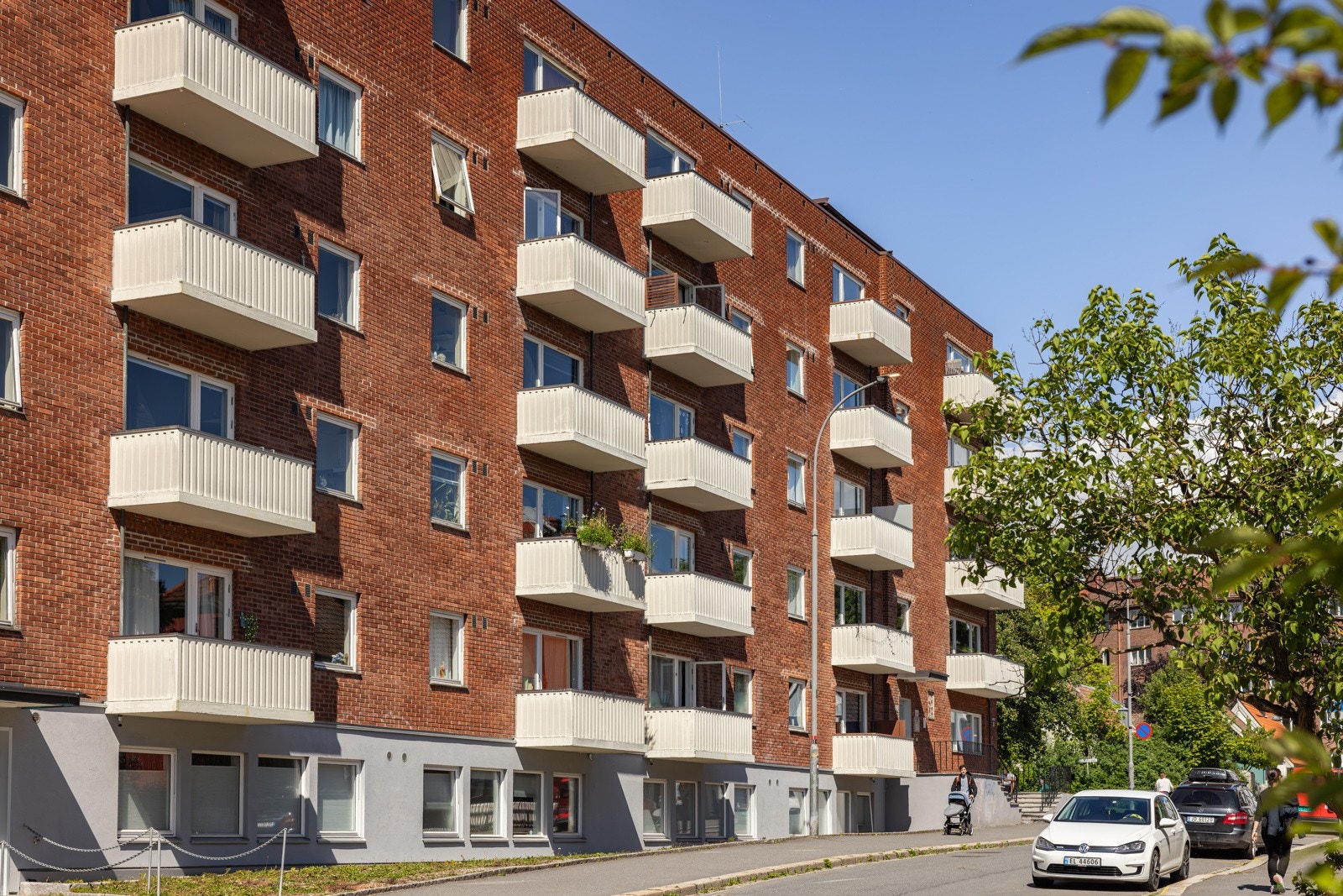 Leiligheten ligger sentralt til i et svært attraktivt boligområde sentralt på Sagene, ved den gamle trehusbebyggelsen og med Akerselva med turveier rett utenfor døren. Galleribilde