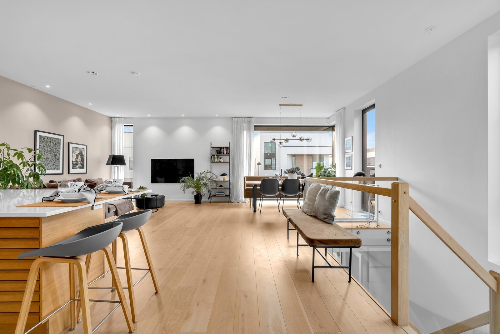 Boligen har et moderne uttrykk og gjennomgående høy standard. Galleribilde