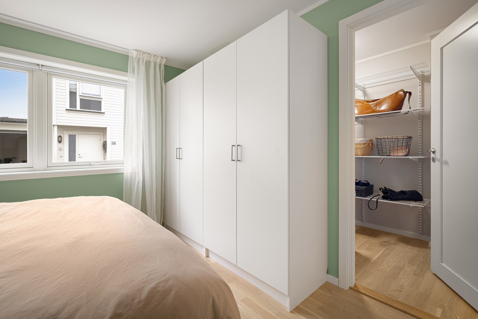 Hovedsoverommet har et walk-in closet, eller bod om man ønsker. Galleribilde