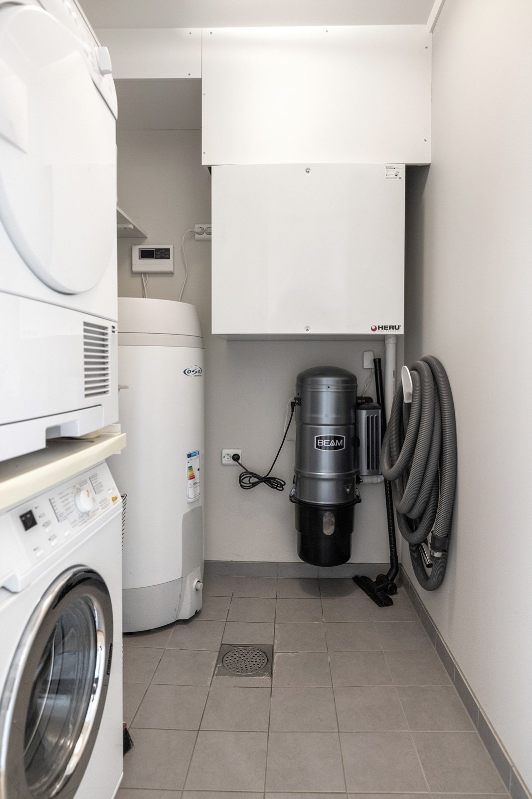 Teknisk rom ligger i 1.etg og har opplegg for vaskemaskin. Galleribilde