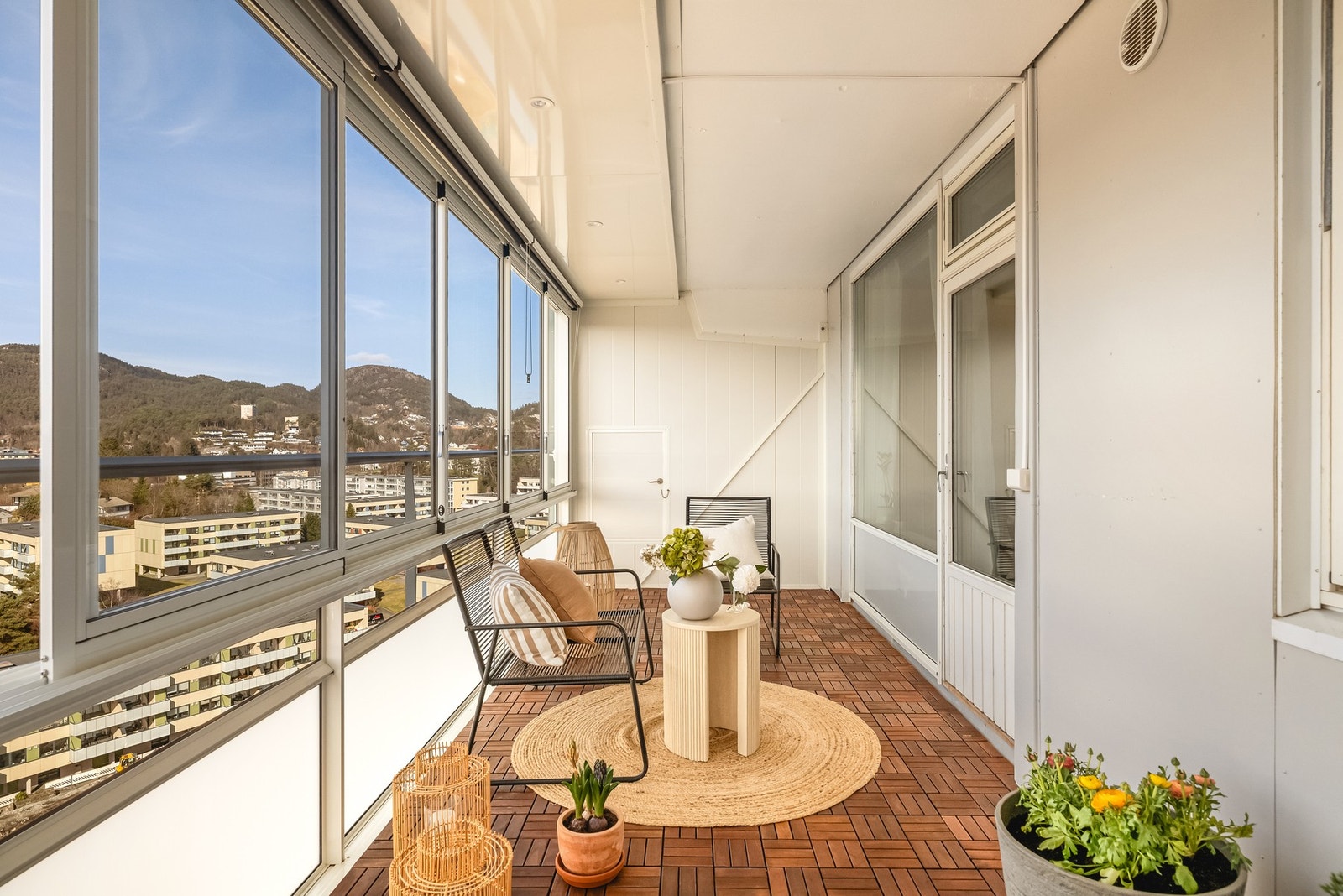 Her kan du innrede med en koselig sittegruppe og beplantning etter ønske. Galleribilde