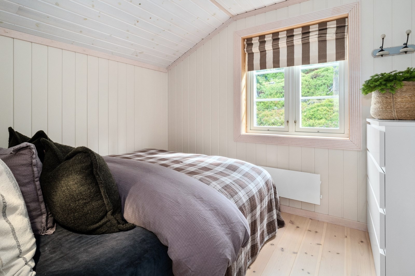 Soverom 4 i andre etasje med dobbeltseng. Galleribilde