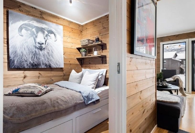 Innvendig bod benyttes i dag som soverom. Balansert ventilasjon med inn- og utluft i taket Galleribilde