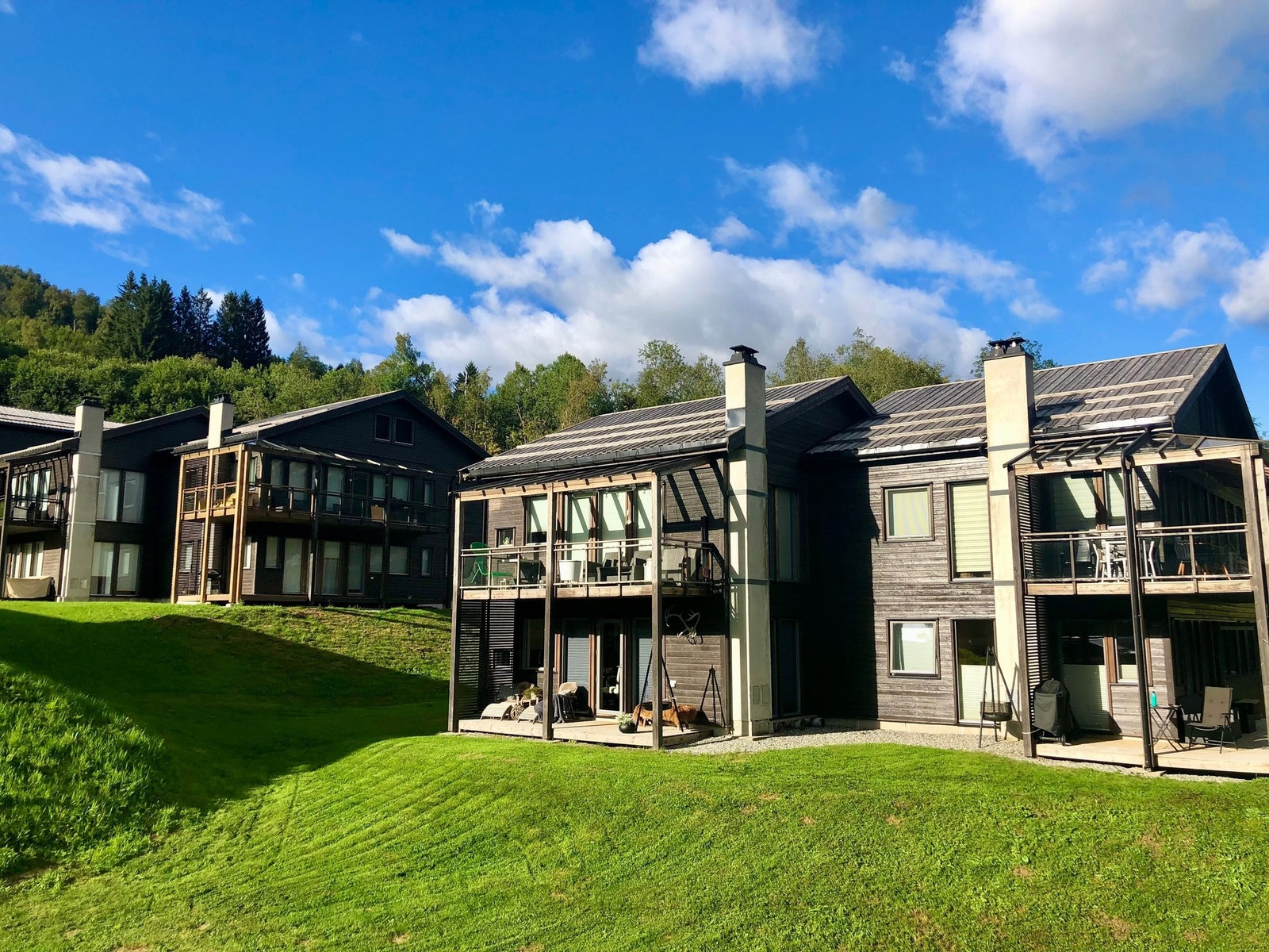 Store grøntarealer rundt bygget. Galleribilde